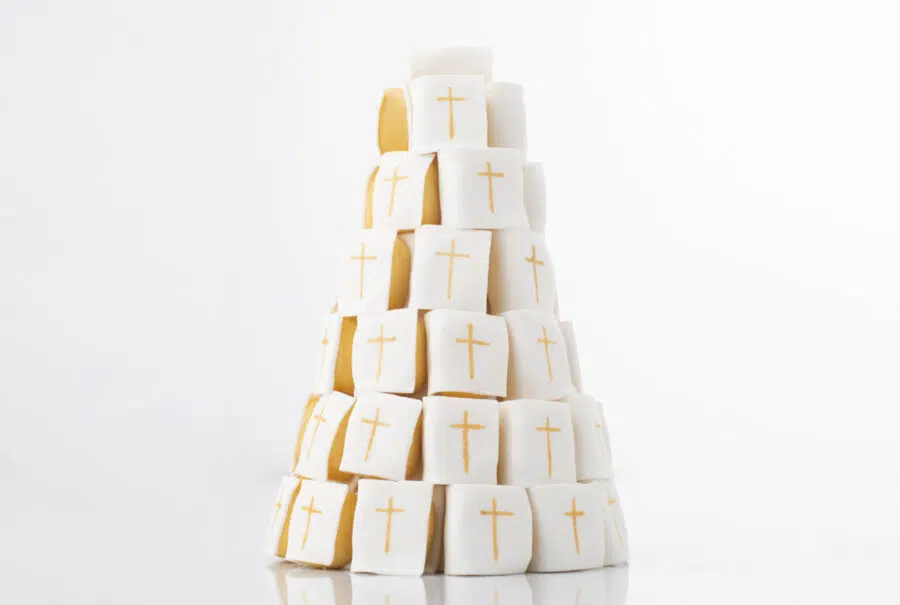 Piramide de Biblias de Maná