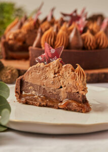 Tarta de Caramelo y Texturas de Chocolate Navideña - Imagen 2