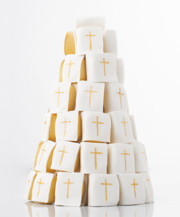 Piramide de Biblias de Maná