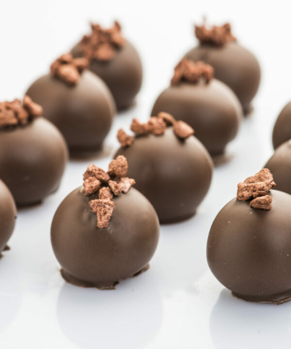 Trufa de Caramelo, Flor de Sal y Nibs de Cacao