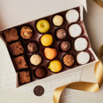 Caja de Frutitas, Trufas, Alfajores y Brownies: 20 unidades.