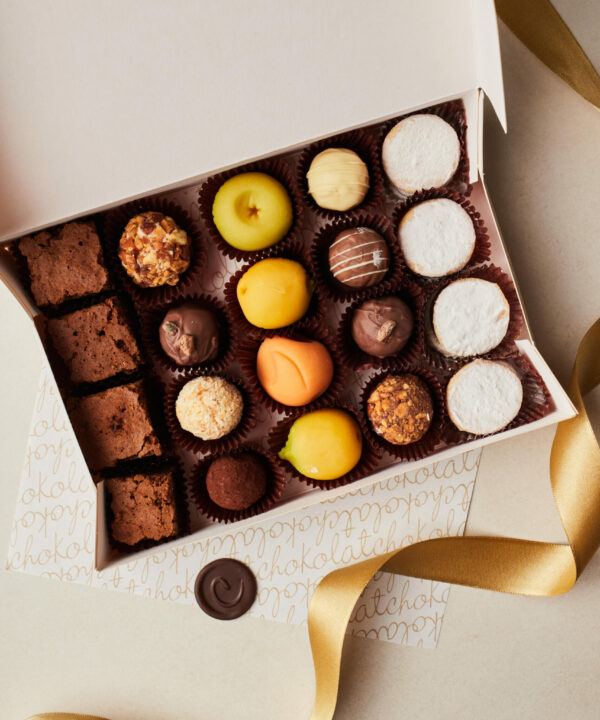 Caja de Frutitas, Trufas, Alfajores y Brownies: 20 unidades.