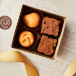 Caja de Maná de Frutitas y Brownies: 4 unidades.