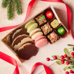 Caja de Florentinas, Macarons,  Manás Navideños y Brownies. 19 unidades.